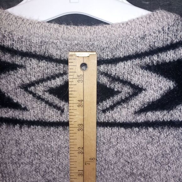 Renjo Aztec Print Soft Wool Blend Duster Sweater Size Medium EUC P2P 21 in - Picture 8 of 8